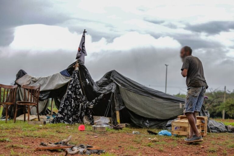 idoso-em-situacao-de-rua-YpzA54-1024x683